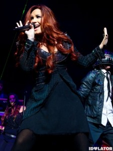 demi-lovato-jingle-ball-435x580