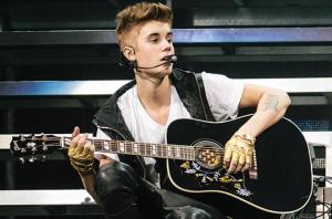 justin-bieber-acoustic-guitar