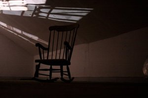Creepy_rocking_chair_in_matrons