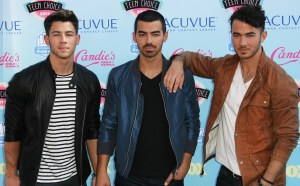 jonas-brothers-2013-teen-choice-awards-01