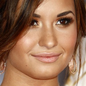 demi-lovato-makeup-2011-09-10