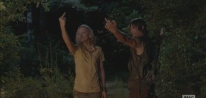 The-Walking-Dead-Still-Beth-and-Daryl-middle-finger-702x336