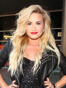 sev-demi-lovato-beauty-08-de