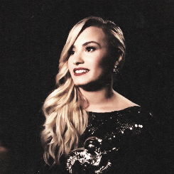 tumblr_mfm9bgvezR1r8w1d3o3_r1_250[1]