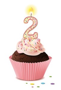Cupcake mit Kerze und die Zahl 2