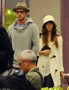 article-0-159F1EB9000005DC-757_634x824[1]