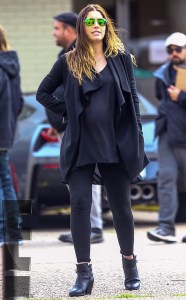rs_634x1024-150223200850-634.Jessica-Biel-Prgnant-Filming-New-Orleans.4.ms.022315[1]