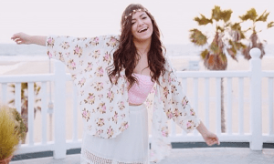 bethany-mota-youtuber-halloween-costume[1]