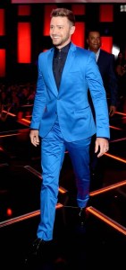 justin-timberlake-taylor-swift-sit-together-at-iheartradio-music-awards-2015-04[1]