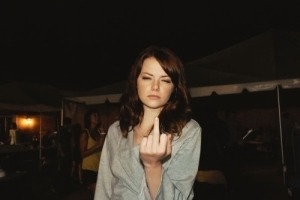 post-18785-Emma-Stone-giving-finger-angry-ogH6[1]