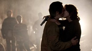 the-walking-dead-season-4-glenn-and-maggie-reunited[1]