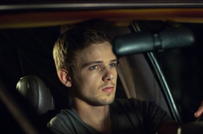 Max-Thieriot-in-House-at-the-End-of-the-Street[1]