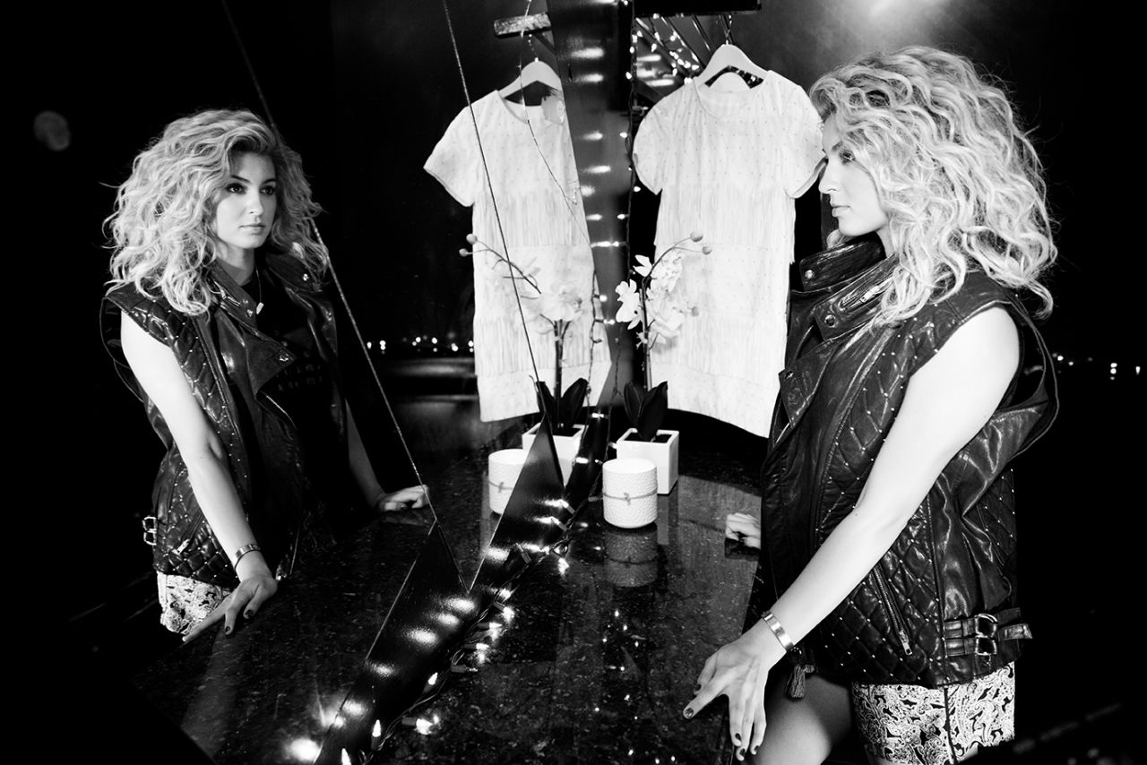 tori-kelly-william-rast-2015-fall-campaign_2[1]