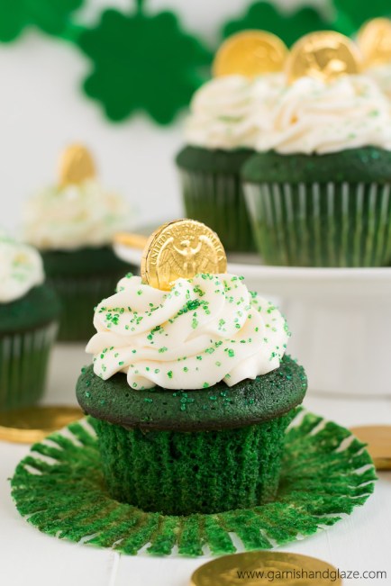 Green-Velvet-St-Patricks-Day-Cupcakes-7[1]